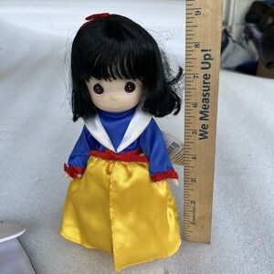 Precious Moments Snow White 3rd Edition 2001 Doll 9" Tall With Tag And Cape